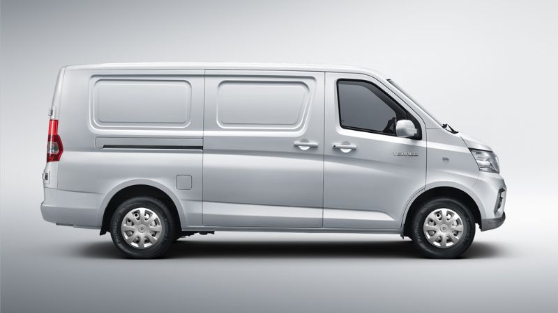 Bên hông xe TERA V8 2 chỗ có những đường nét dập nổi